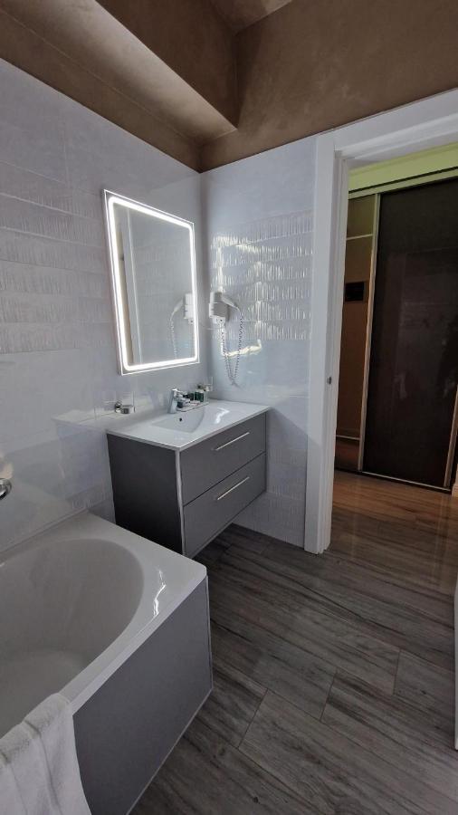 White Tower - Private Studio 106 Mamaja Zewnętrze zdjęcie