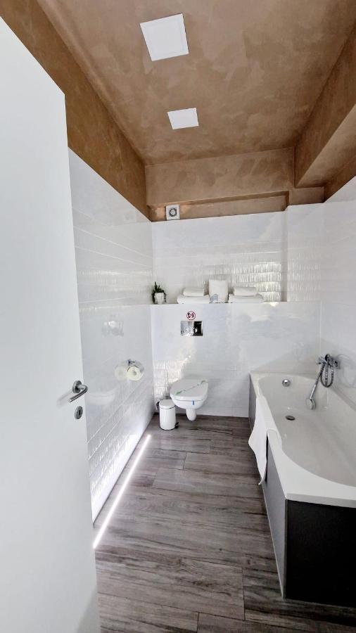 White Tower - Private Studio 106 Mamaja Zewnętrze zdjęcie